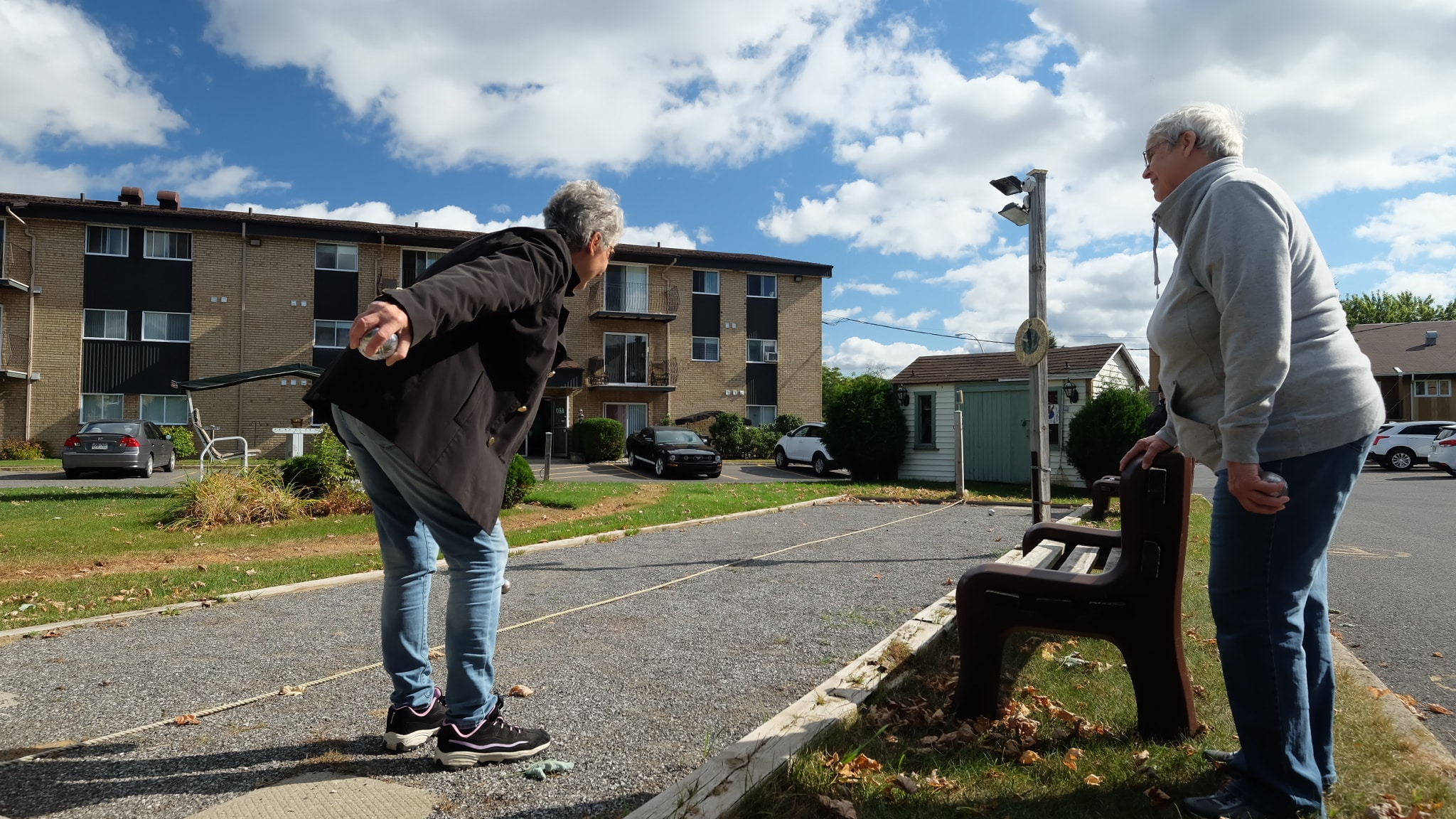 Cour extérieure avec terrain de pétanque